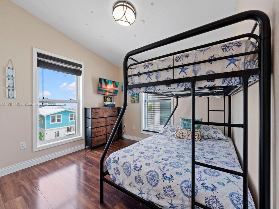 Recently Rented: $4,500 (3 beds, 3 baths, 1456 Square Feet)