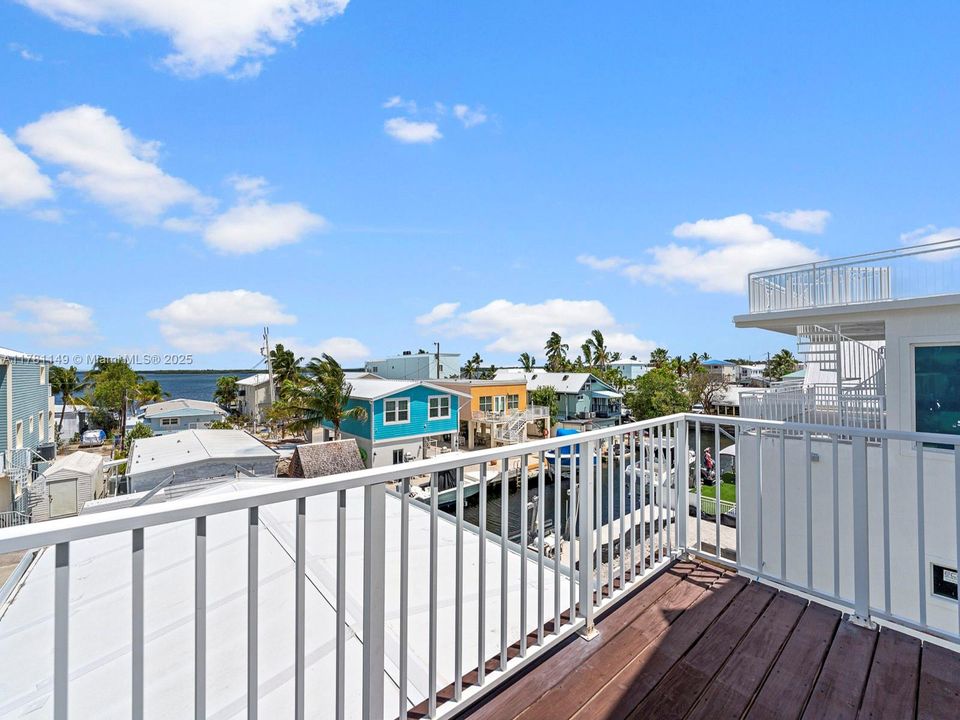 Recently Rented: $4,500 (3 beds, 3 baths, 1456 Square Feet)