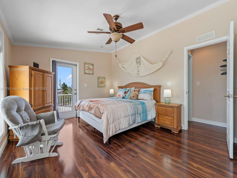 Recently Rented: $4,500 (3 beds, 3 baths, 1456 Square Feet)