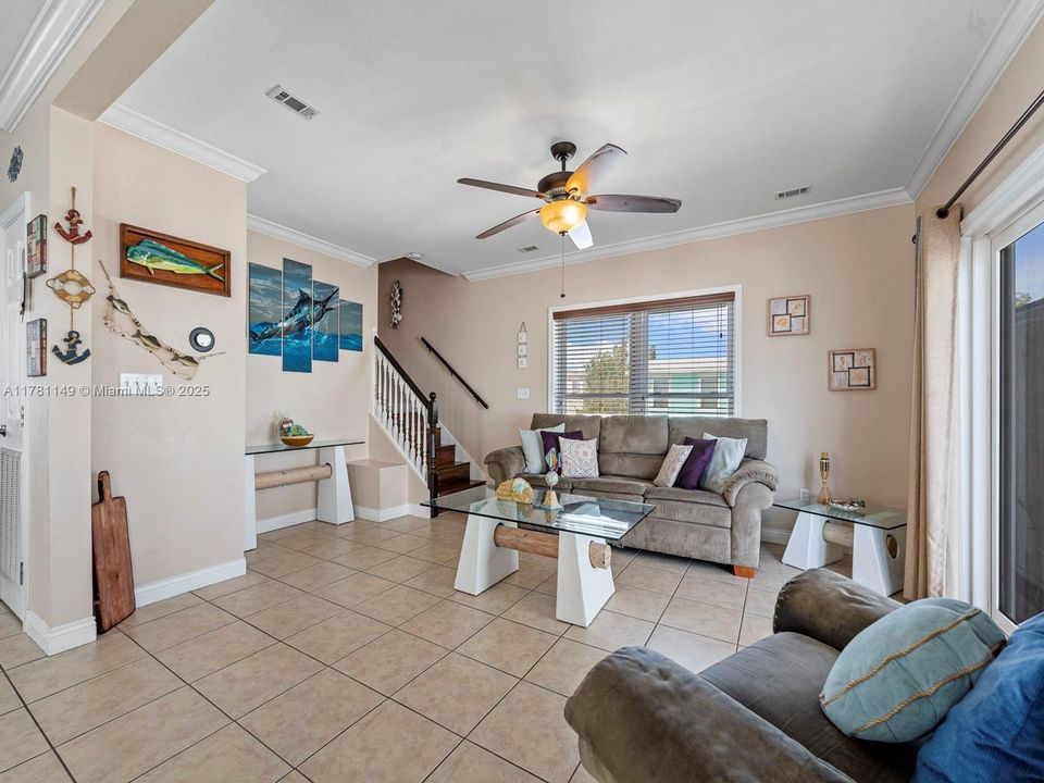 Recently Rented: $4,500 (3 beds, 3 baths, 1456 Square Feet)