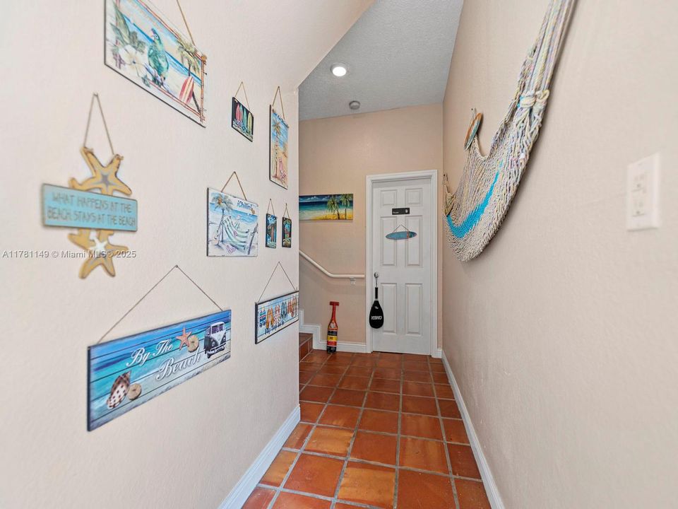 Recently Rented: $4,500 (3 beds, 3 baths, 1456 Square Feet)