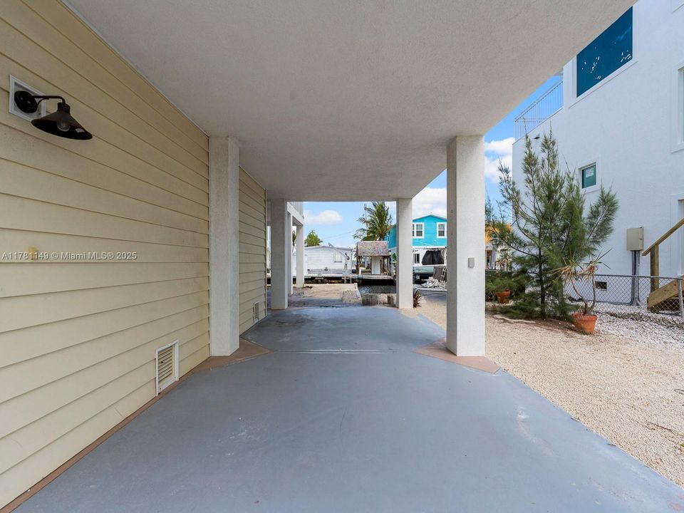 Recently Rented: $4,500 (3 beds, 3 baths, 1456 Square Feet)