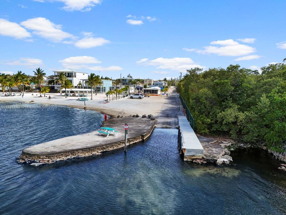 Recently Rented: $4,500 (3 beds, 3 baths, 1456 Square Feet)