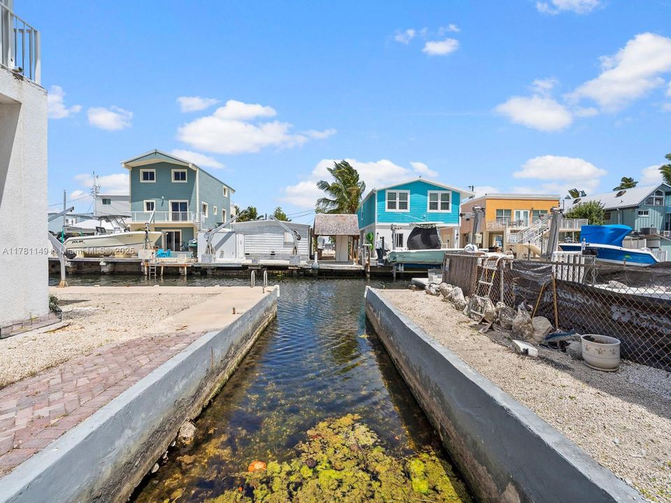 Recently Rented: $4,500 (3 beds, 3 baths, 1456 Square Feet)