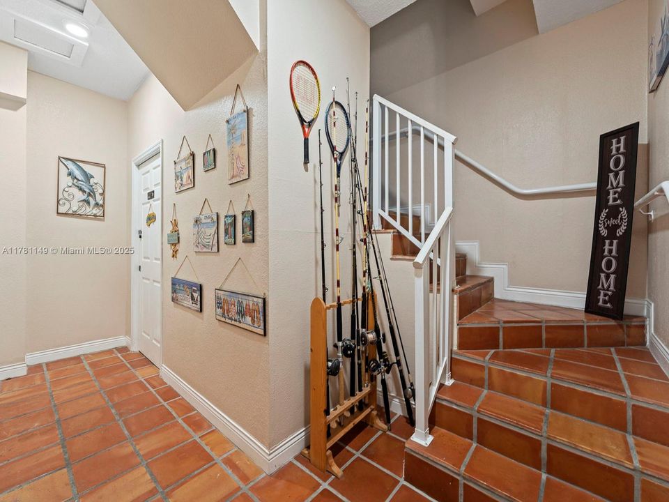 Recently Rented: $4,500 (3 beds, 3 baths, 1456 Square Feet)