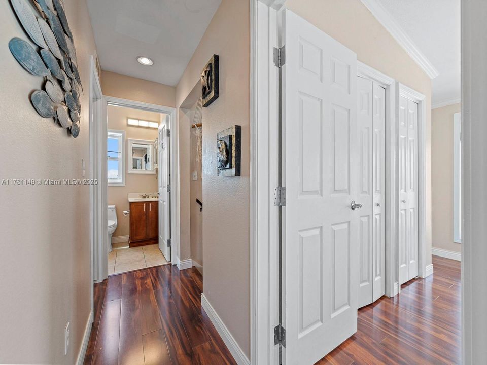 Recently Rented: $4,500 (3 beds, 3 baths, 1456 Square Feet)