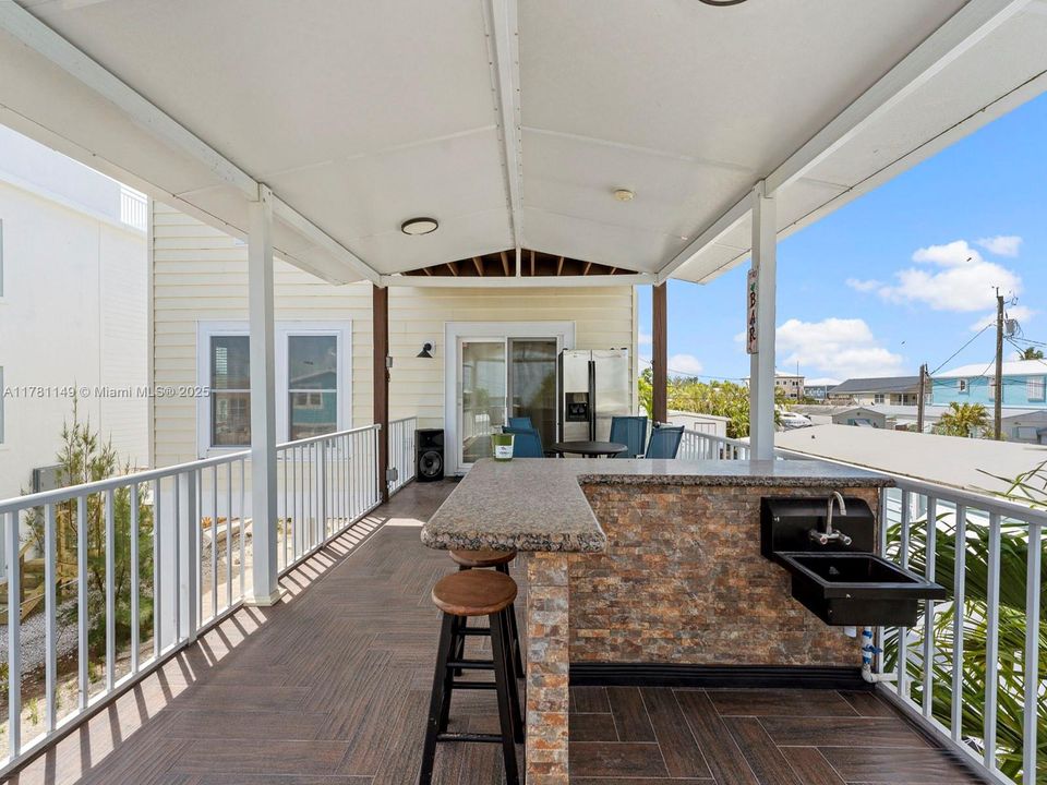 Recently Rented: $4,500 (3 beds, 3 baths, 1456 Square Feet)