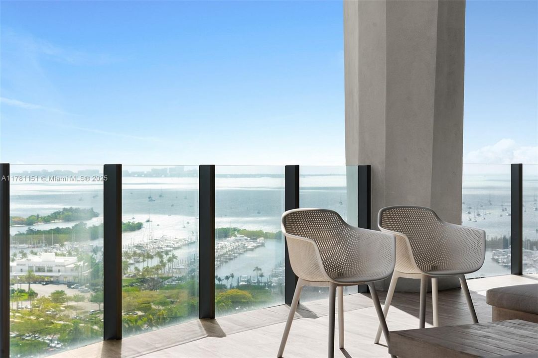 Recently Sold: $6,395,000 (3 beds, 3 baths, 2558 Square Feet)