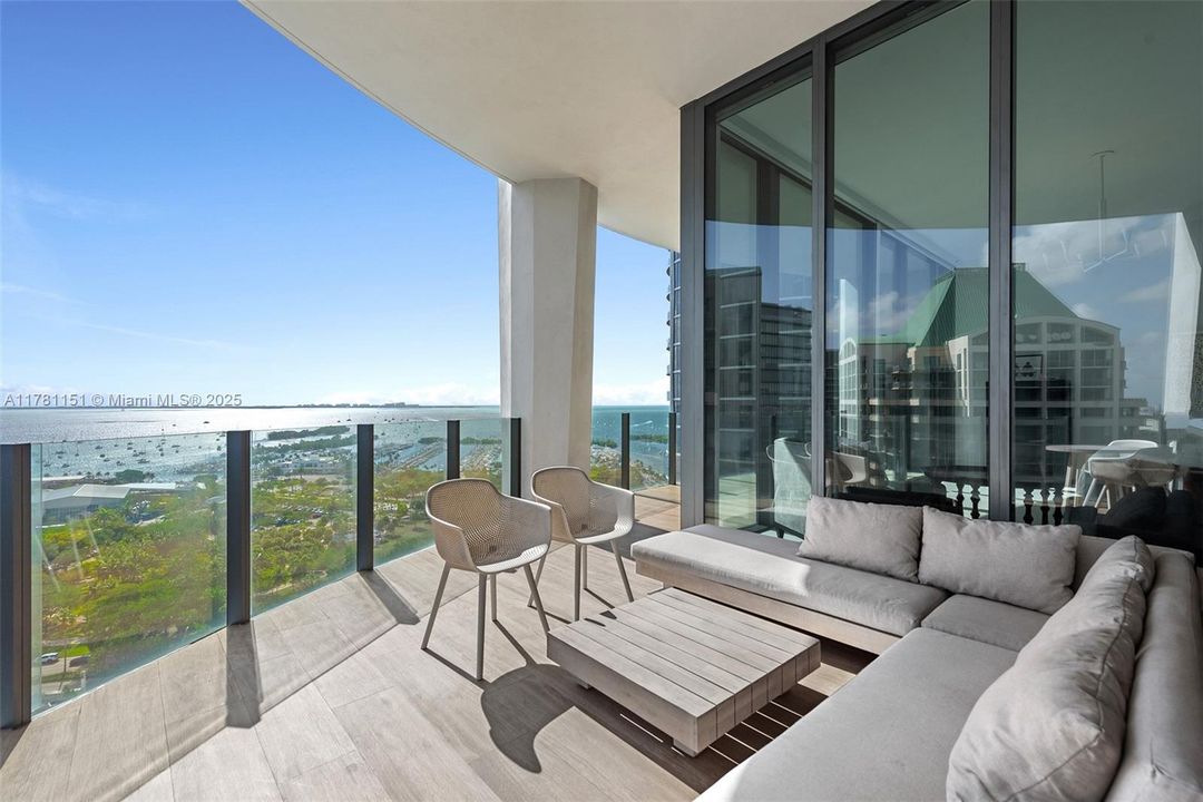 Recently Sold: $6,395,000 (3 beds, 3 baths, 2558 Square Feet)