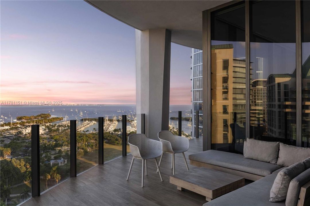 Recently Sold: $6,395,000 (3 beds, 3 baths, 2558 Square Feet)