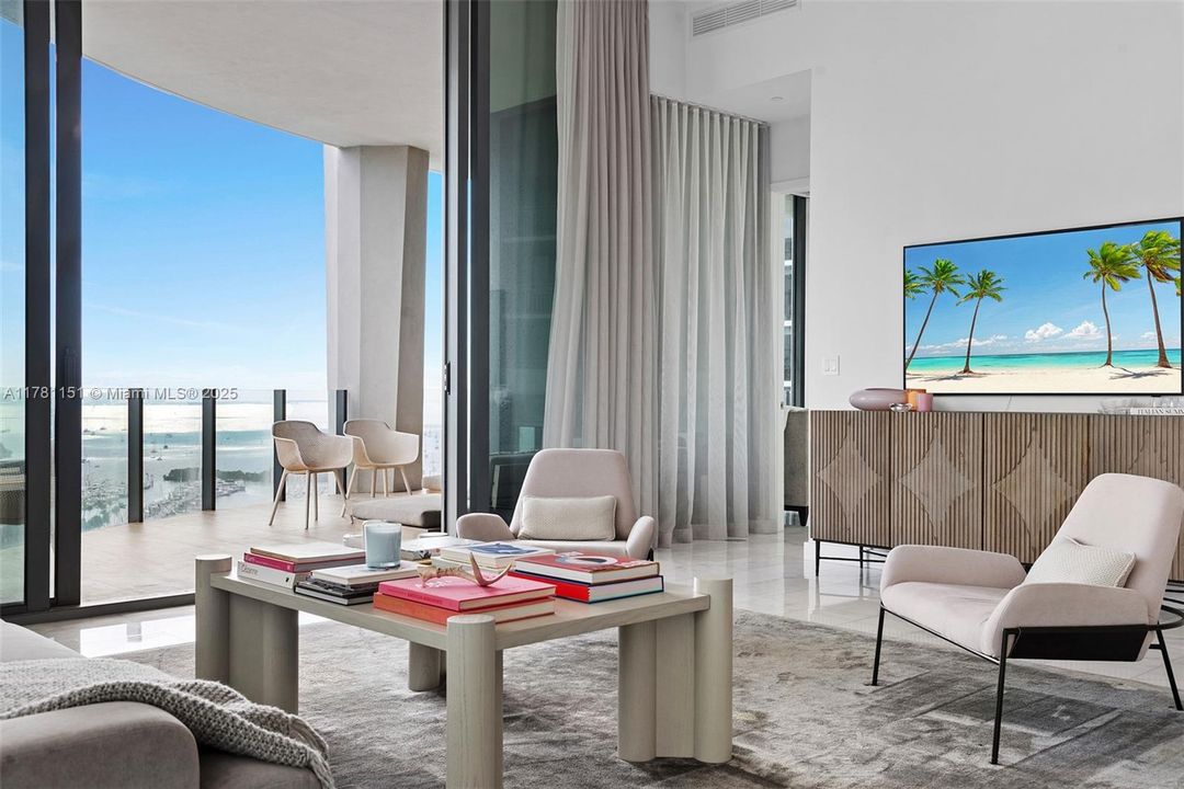 Recently Sold: $6,395,000 (3 beds, 3 baths, 2558 Square Feet)