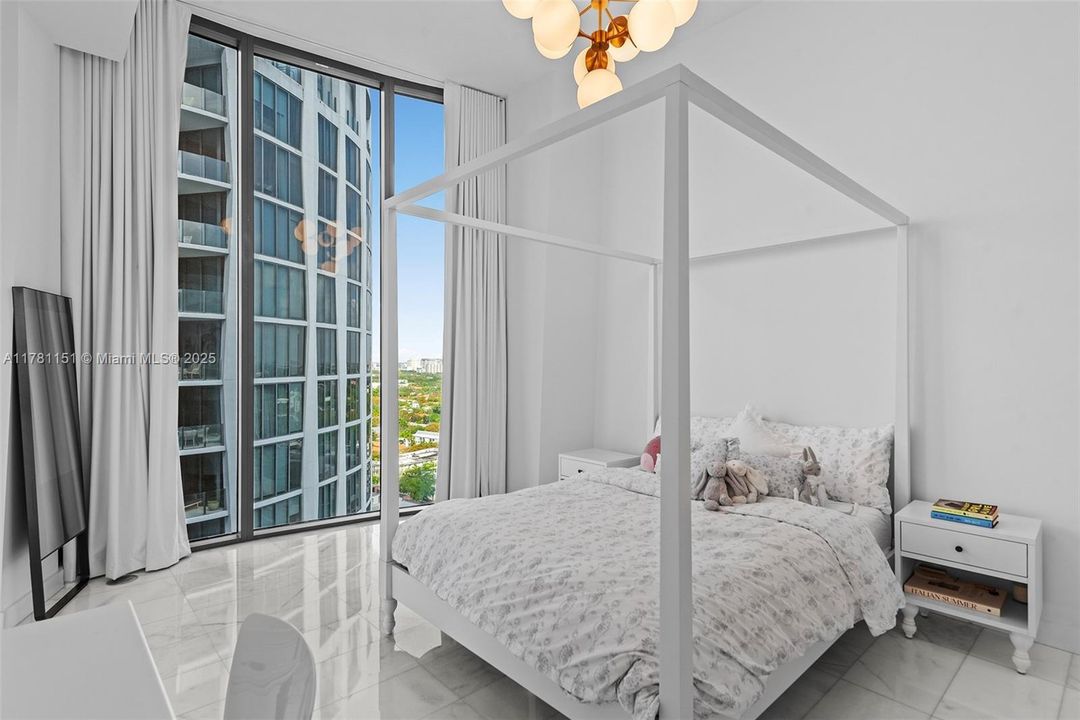 Recently Sold: $6,395,000 (3 beds, 3 baths, 2558 Square Feet)