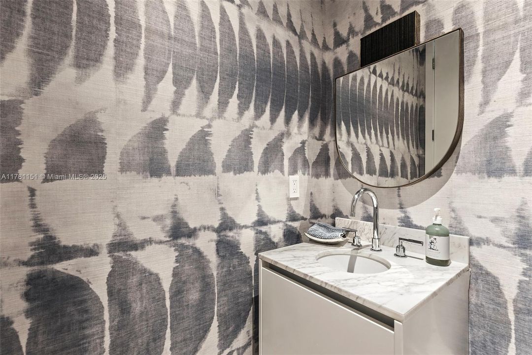 Recently Sold: $6,395,000 (3 beds, 3 baths, 2558 Square Feet)