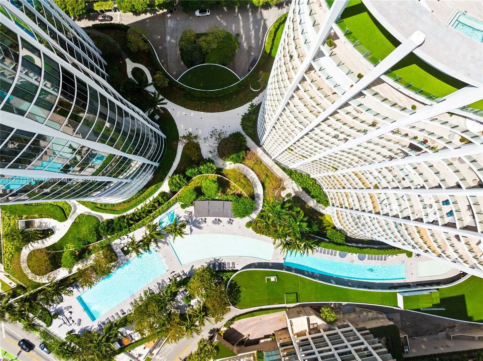 Recently Sold: $6,395,000 (3 beds, 3 baths, 2558 Square Feet)