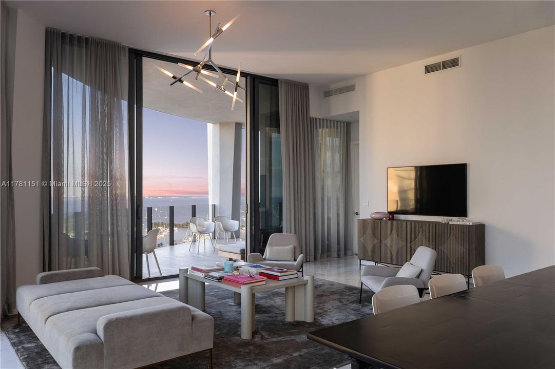 Recently Sold: $6,395,000 (3 beds, 3 baths, 2558 Square Feet)