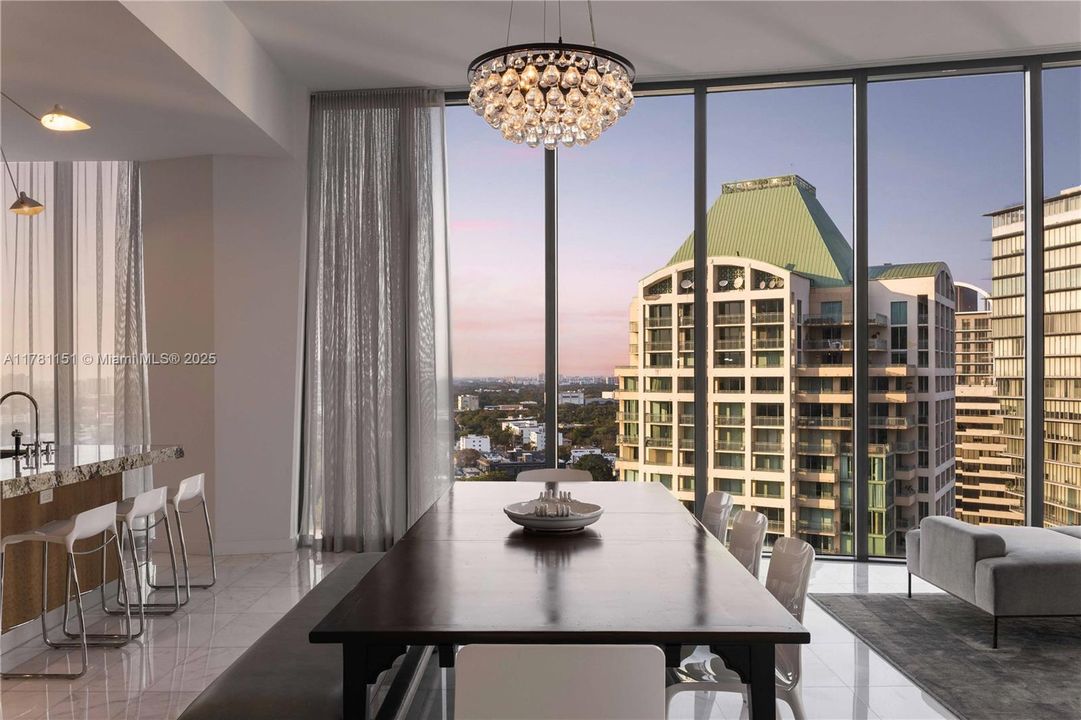 Recently Sold: $6,395,000 (3 beds, 3 baths, 2558 Square Feet)