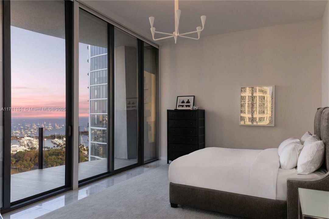 Recently Sold: $6,395,000 (3 beds, 3 baths, 2558 Square Feet)