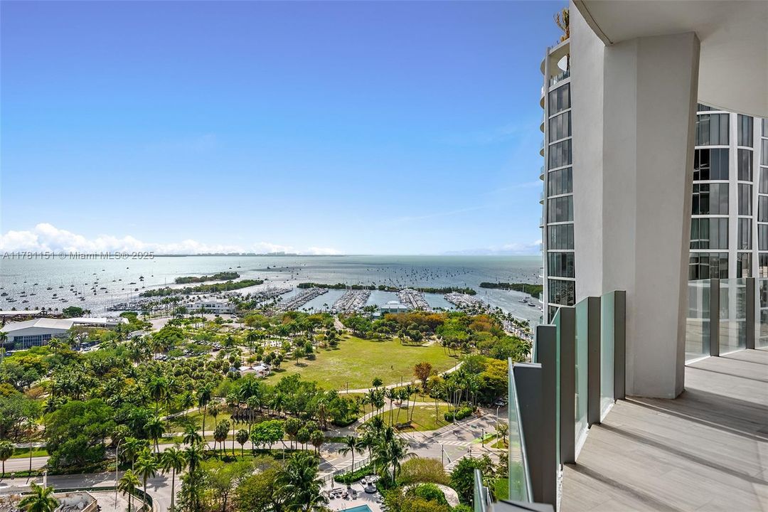 Recently Sold: $6,395,000 (3 beds, 3 baths, 2558 Square Feet)