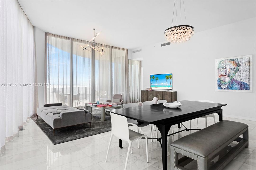 Recently Sold: $6,395,000 (3 beds, 3 baths, 2558 Square Feet)