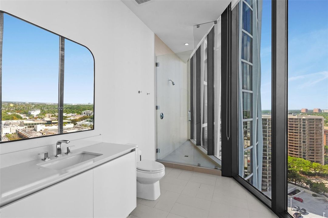 Recently Sold: $6,395,000 (3 beds, 3 baths, 2558 Square Feet)