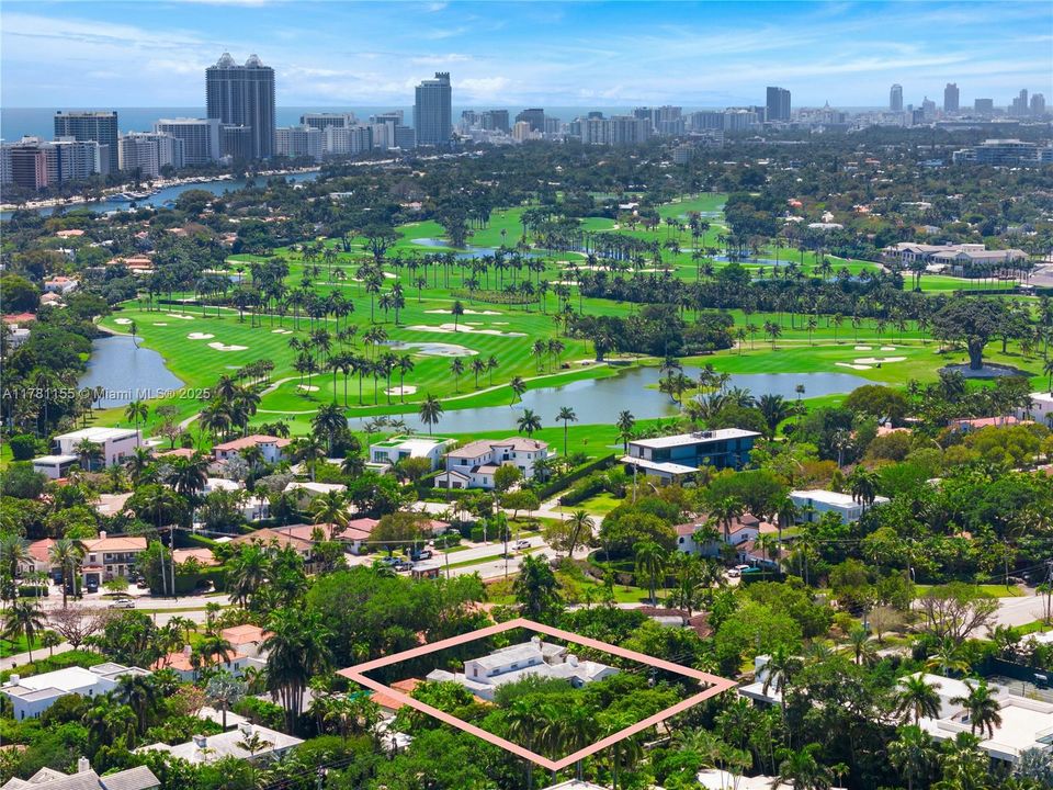 En Venta: $5,450,000 (0.25 acres)