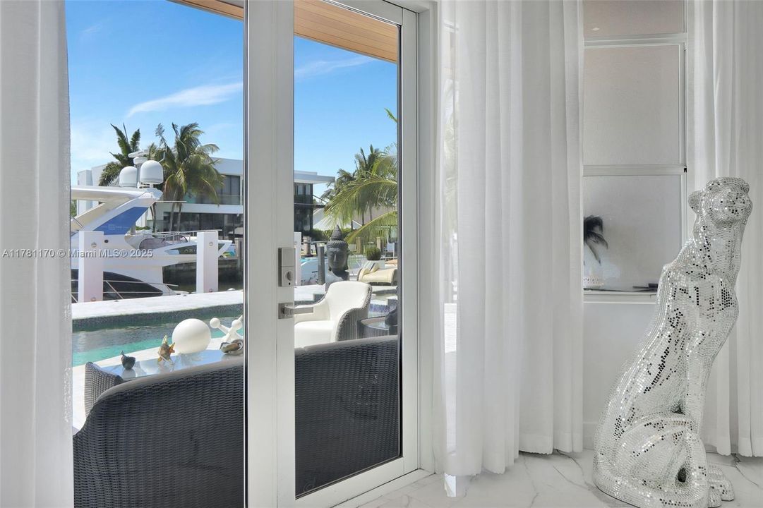 En Venta: $5,750,000 (4 camas, 4 baños, 4365 Pies cuadrados)