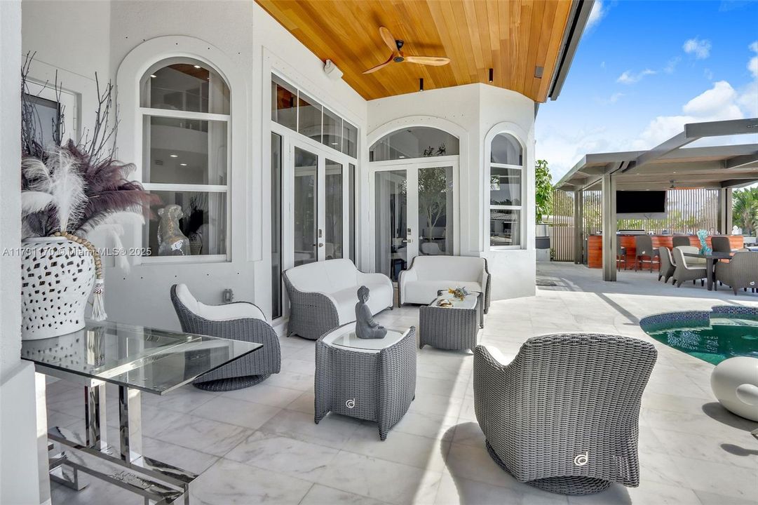 En Venta: $5,750,000 (4 camas, 4 baños, 4365 Pies cuadrados)