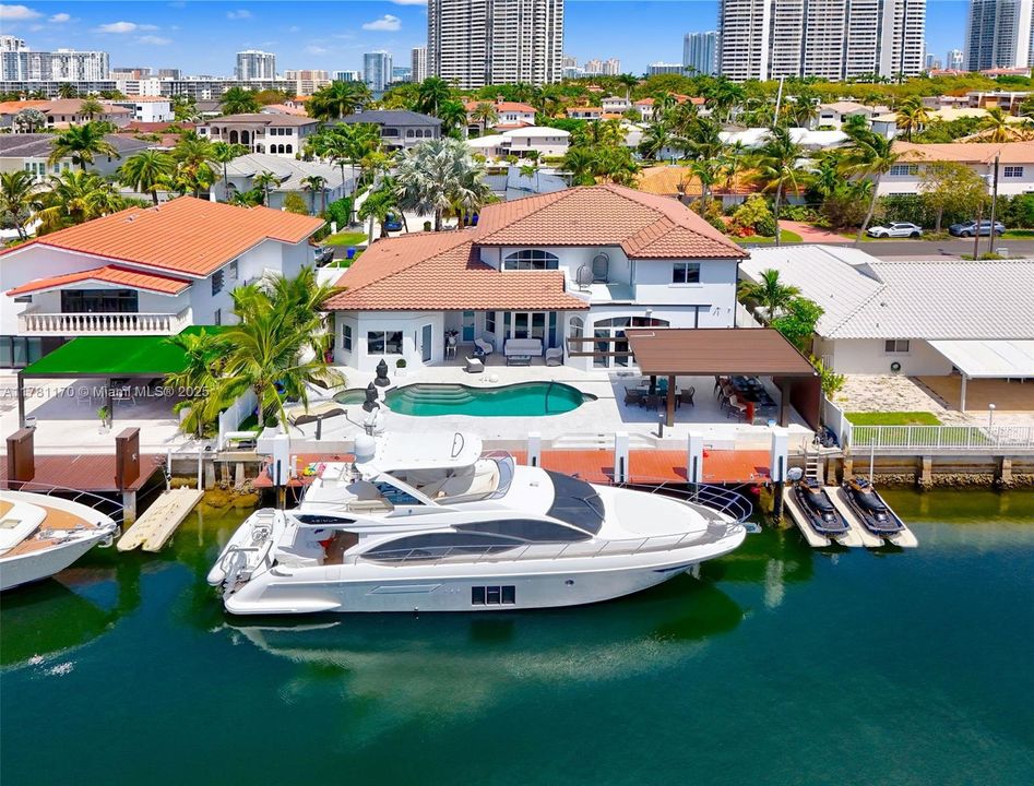 En Venta: $5,750,000 (4 camas, 4 baños, 4365 Pies cuadrados)