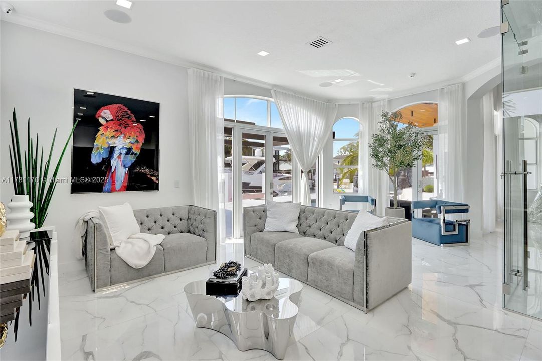 En Venta: $5,750,000 (4 camas, 4 baños, 4365 Pies cuadrados)