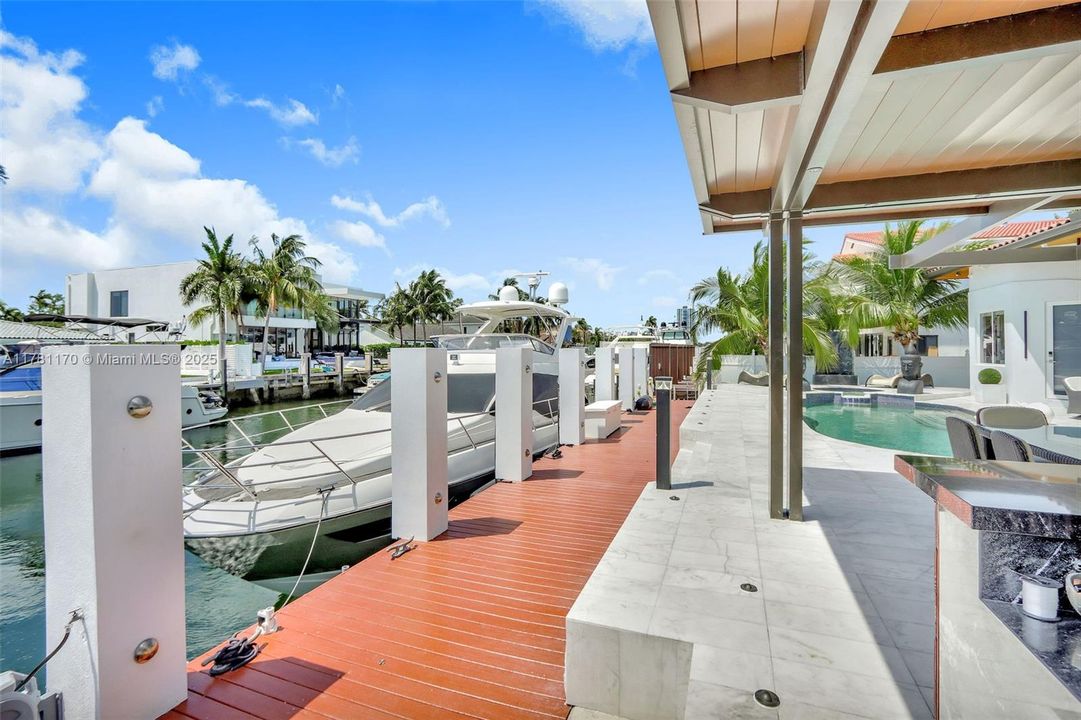 En Venta: $5,750,000 (4 camas, 4 baños, 4365 Pies cuadrados)