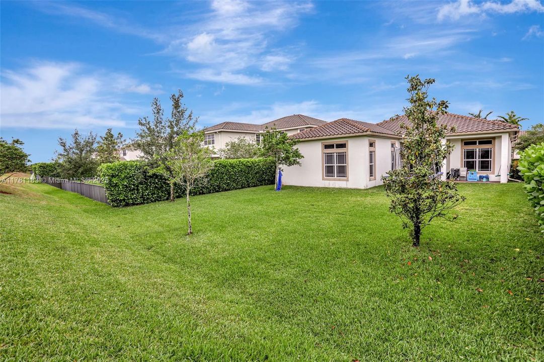 Recently Sold: $1,100,000 (5 beds, 4 baths, 3188 Square Feet)