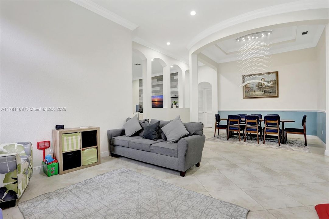 Recently Sold: $1,100,000 (5 beds, 4 baths, 3188 Square Feet)