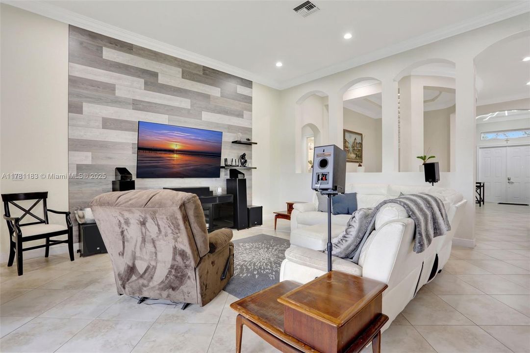 Recently Sold: $1,100,000 (5 beds, 4 baths, 3188 Square Feet)