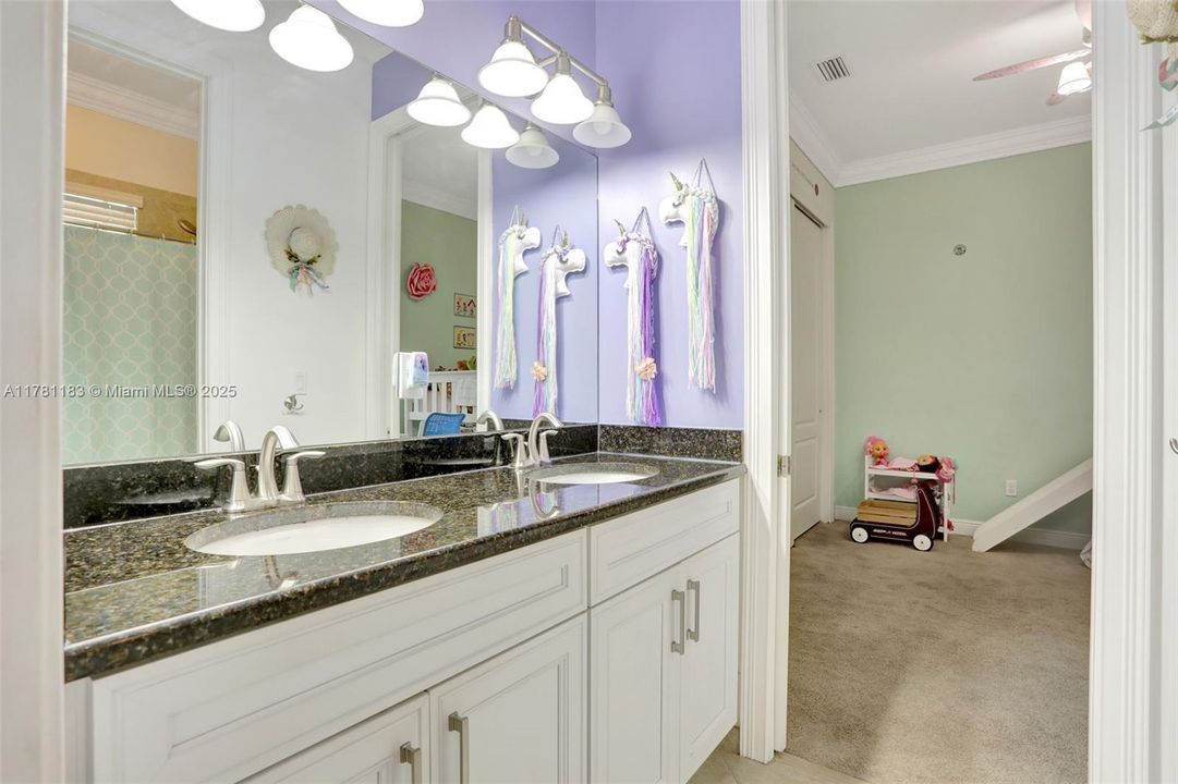 Recently Sold: $1,100,000 (5 beds, 4 baths, 3188 Square Feet)