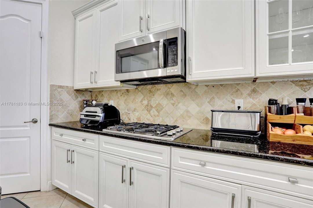 Recently Sold: $1,100,000 (5 beds, 4 baths, 3188 Square Feet)