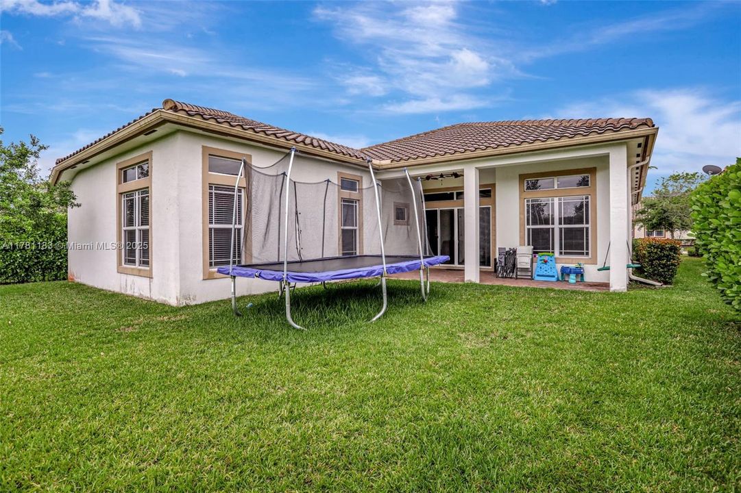 Recently Sold: $1,100,000 (5 beds, 4 baths, 3188 Square Feet)