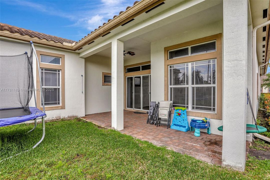 Recently Sold: $1,100,000 (5 beds, 4 baths, 3188 Square Feet)