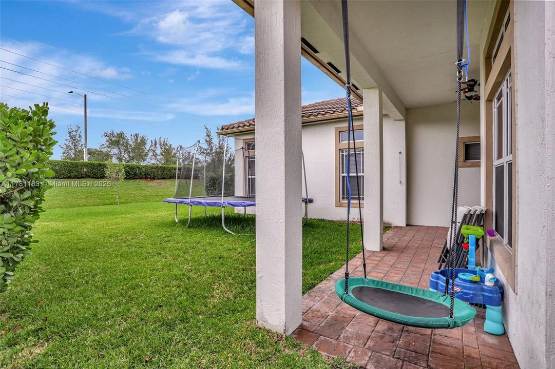 Recently Sold: $1,100,000 (5 beds, 4 baths, 3188 Square Feet)