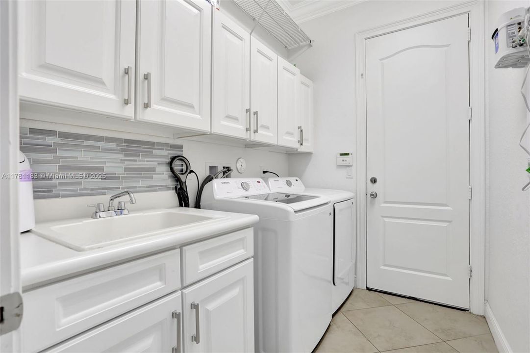 Recently Sold: $1,100,000 (5 beds, 4 baths, 3188 Square Feet)