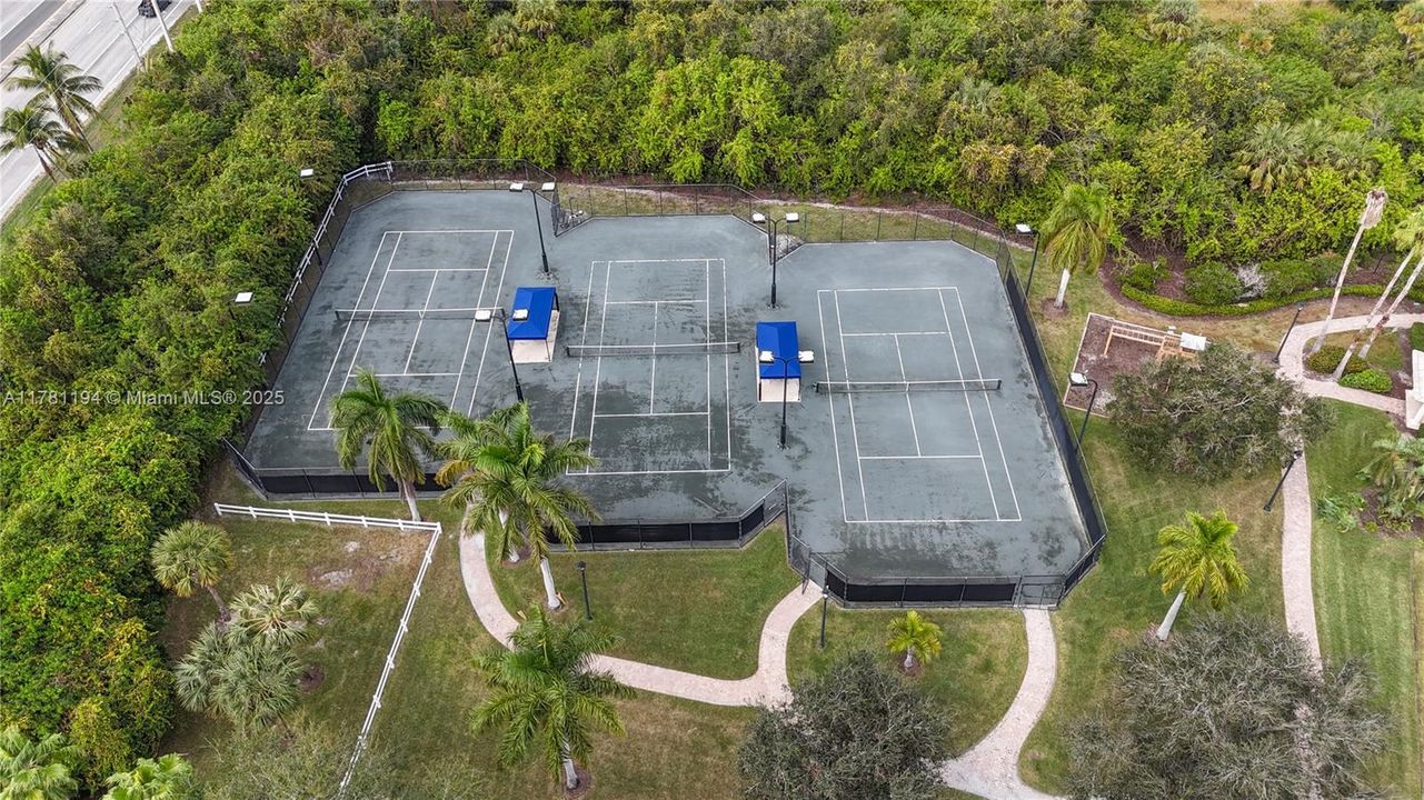 En Renta: $4,100 (4 camas, 3 baños, 2356 Pies cuadrados)