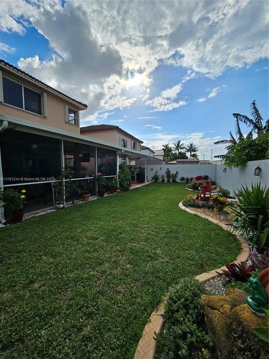 Recently Rented: $3,700 (3 beds, 2 baths, 1758 Square Feet)