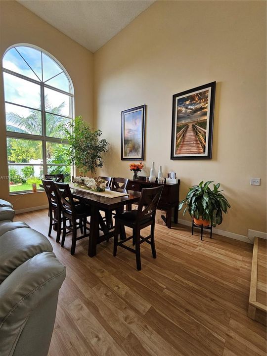 Recently Rented: $3,700 (3 beds, 2 baths, 1758 Square Feet)