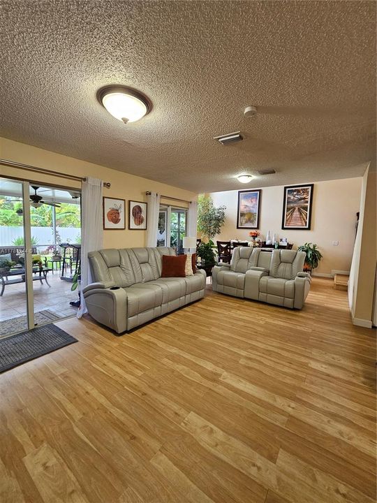 Recently Rented: $3,700 (3 beds, 2 baths, 1758 Square Feet)