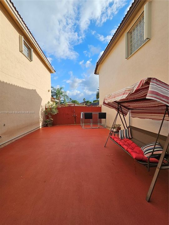 Recently Rented: $3,700 (3 beds, 2 baths, 1758 Square Feet)