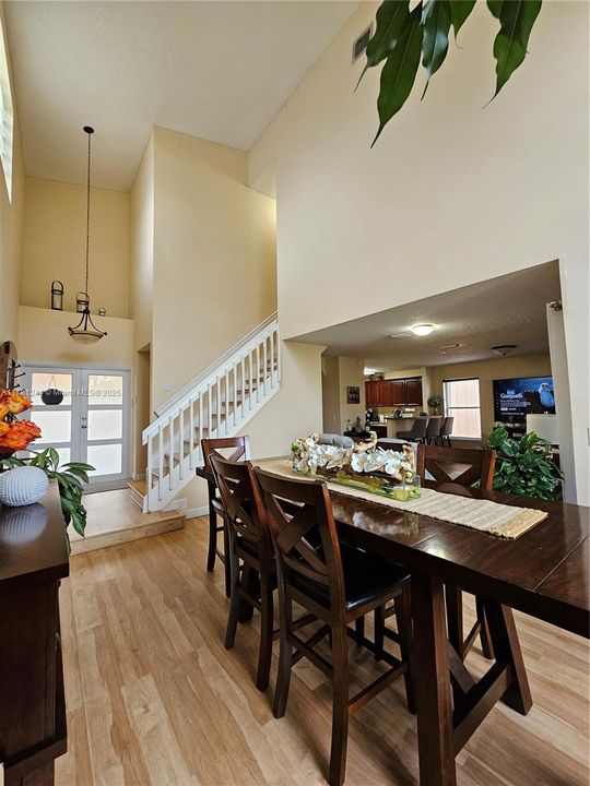 Recently Rented: $3,700 (3 beds, 2 baths, 1758 Square Feet)