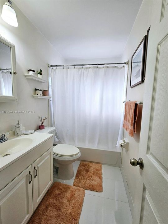 Recently Rented: $3,700 (3 beds, 2 baths, 1758 Square Feet)