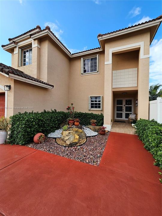 Recently Rented: $3,700 (3 beds, 2 baths, 1758 Square Feet)