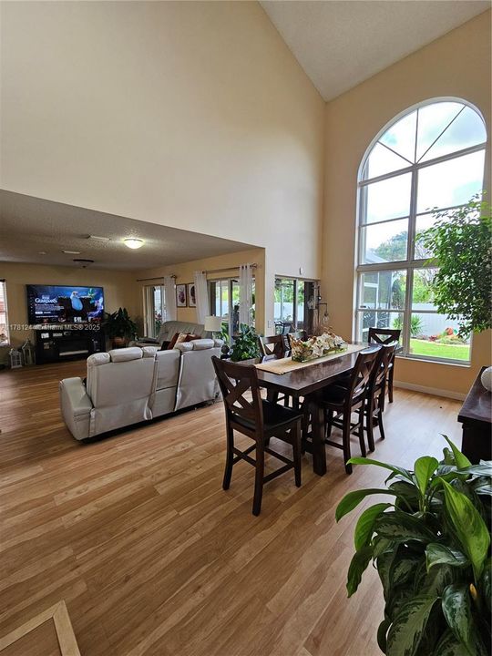 Recently Rented: $3,700 (3 beds, 2 baths, 1758 Square Feet)