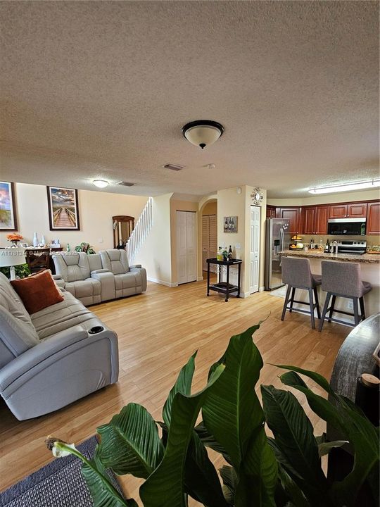 Recently Rented: $3,700 (3 beds, 2 baths, 1758 Square Feet)