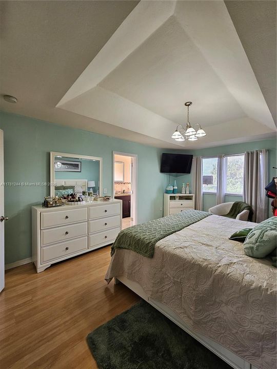 Recently Rented: $3,700 (3 beds, 2 baths, 1758 Square Feet)